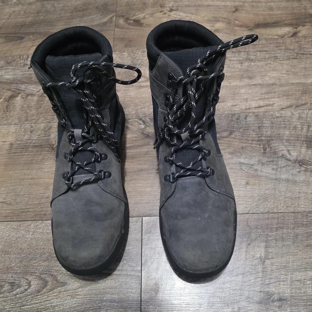 Sorel gently used